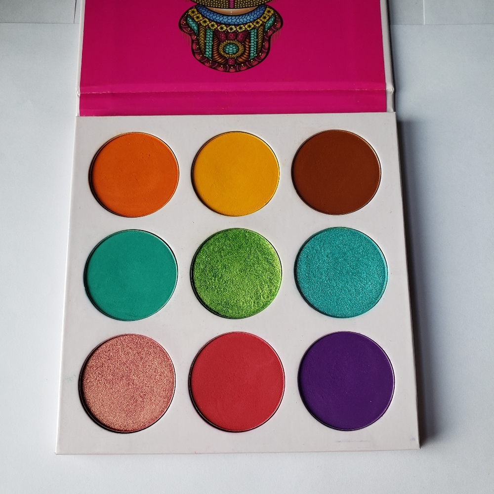 Juvias Place eyeshadow palette